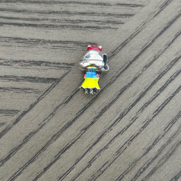 Snow White Charm - Picture 3 of 3